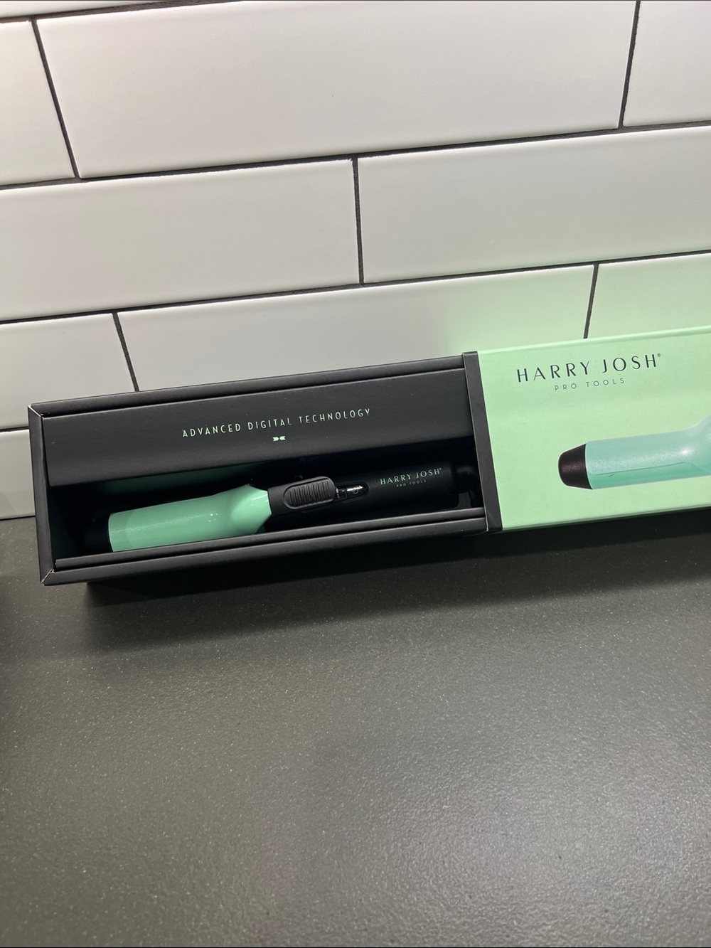 NIB Harry Josh Pro Tools Travel Curling Iron 1.25" - Picture 3 of 3